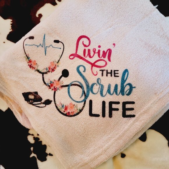 Livin The Scrub Life Nurses Cna Pink Throw Blanket - Picture 4 of 4